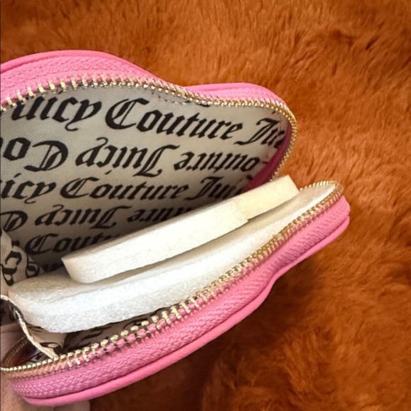 Juicy Couture White and Pink Heart Wristlet - Picture 3 of 3